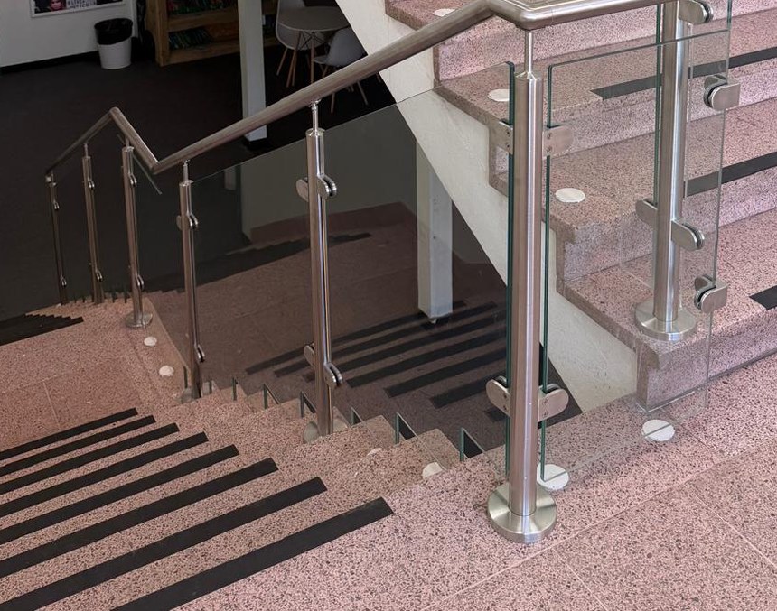 Close view of toughened and laminated glass panels stepped to follow the stair treads